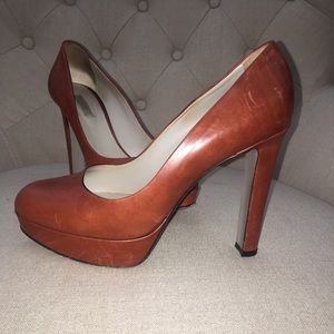 Brown platform pumps